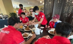 Madam Pang tiếp tế lương thực cho U23 Thái Lan