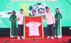 Quang Hải đấu giá áo ĐTQG, ủng hộ quỹ thiện nguyện tại Cần Thơ