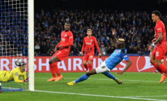 Cú đúp của Osimhen đưa Napoli vào tứ kết Champions League