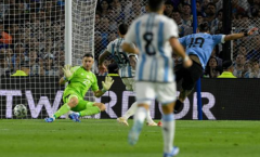 Messi im tiếng, Argentina thua trắng hai bàn trước Uruguay