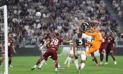 Juventus thắng dễ, AC Milan chiếm ngôi đầu bảng 