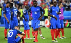 Các cầu thủ Pháp từ chối đeo huy chương Bạc EURO lên cổ
