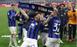 Inter lên ngôi Serie A sau trận cầu 3 thẻ đỏ; Roma vỡ mộng Champions League