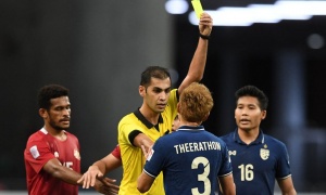 Theerathon đáp trả khi bị chỉ trích chơi xấu tại AFF Cup