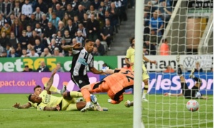 Bị Newcastle bóp nghẹt, Arsenal vỡ mộng Champions League