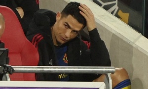 Huyền thoại Arsenal nêu lý do M.U sai lầm khi mua Ronaldo