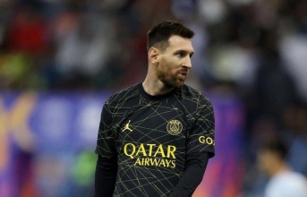 'Cho dù là Messi, bạn vẫn có quyền đưa anh ta ra khỏi sân'