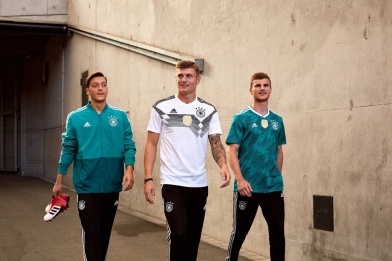 Tuyển Đức Tung Áo World Cup 2018 Đẹp Rụng Rời