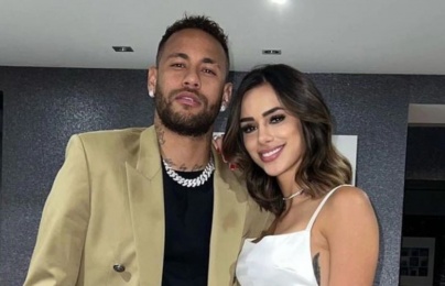  Neymar chia tay bạn gái siêu mẫu 
