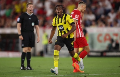  Thần đồng rực sáng, Dortmund dẫn đầu Bundesliga 