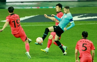  Uruguay thắng trận sau khi VAR tước bàn của Hàn Quốc 