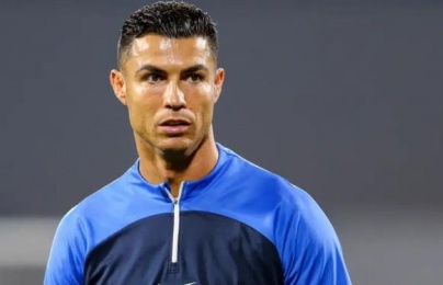  Tại sao Ronaldo chỉ bị treo giò 1 trận sau pha thúc cùi chỏ? 