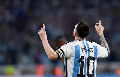  Messi vượt mốc 100 bàn cho Argentina: Người viết sử bóng đá 