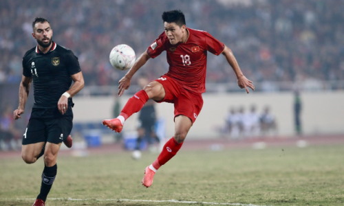 Cầu thủ Việt Nam được so sánh với Dennis Bergkamp|aff cup tranh hạng 3