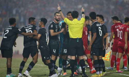Cầu thủ Indonesia đóng kịch, cài bẫy Văn Hậu bất thành|vé aff cup 2018