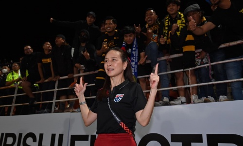 CĐV Malaysia hát mừng chiến thắng của Thái Lan|ban ket aff cup 2021 da san nao