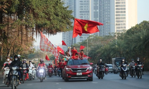 CĐV khuấy động đường phố Hà Nội cổ vũ tuyển Việt Nam đấu Thái Lan|kết quả bóng đá ý hôm nay