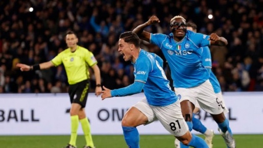 Hạ Juve, Napoli đưa Inter cô đơn trên đỉnh