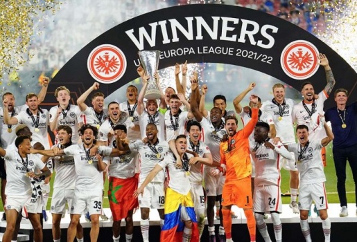 Eintracht Frankfurt tái lập kỳ tích của Chelsea sau chức vô địch Europa League