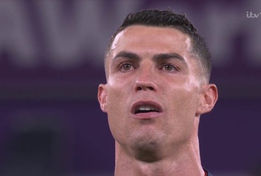 Ronaldo rơm rớm nước mắt