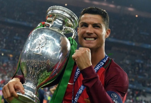 Vì sao Ronaldo chưa xứng đáng với danh hiệu Quả bóng Vàng?