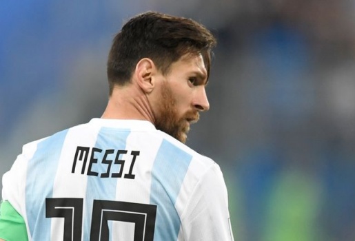 Quá tức tối, Messi hét: Ông phá chúng tôi 2 lần