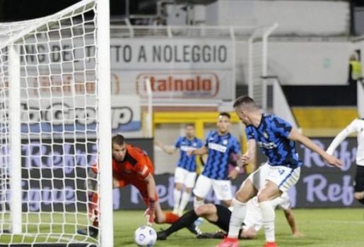 Ivan Perisic giúp Inter thoát thua trước Spezia