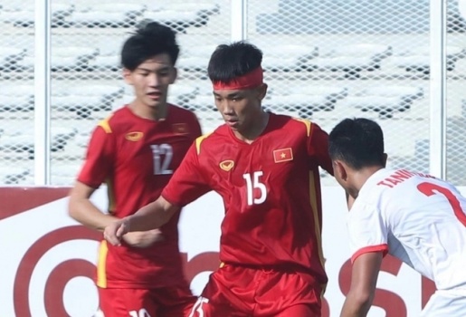 Tuyển thủ U19 Việt Nam phải khâu 5 mũi ở vùng đầu