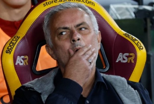 Chấn thương trên chấm 11m, Mourinho báo tin cực xấu về Dybala