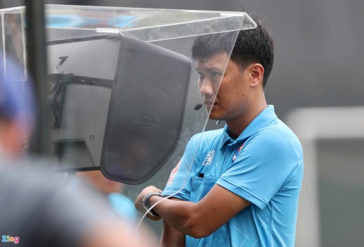 Trọng tài Việt Nam lần đầu vận hành VAR trên sân