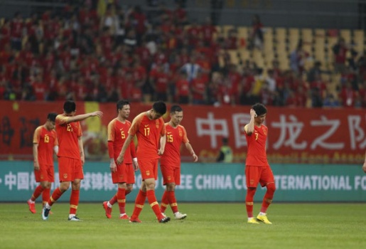 CĐV Trung Quốc thi nhau chế giễu đội nhà sau trận thua Uzbekistan
