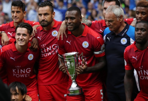 Mặc tin đồn, Mahrez tỏa sáng, Leicester có chiếc Cúp đầu tiên mùa giải mới
