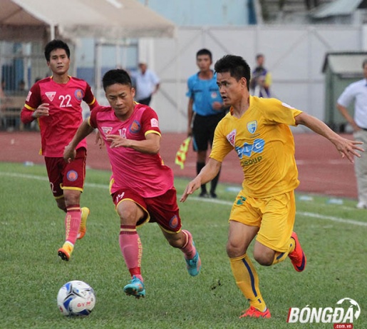 FLC Thanh Hóa (vàng) có tham vọng cực lớn ở mùa giải 2016. Ảnh: Đình Viên.