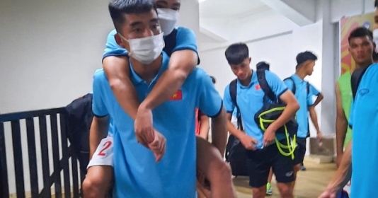 Tiền đạo U19 Việt Nam chấn thương nặng sau trận gặp Indonesia | Bóng Đá