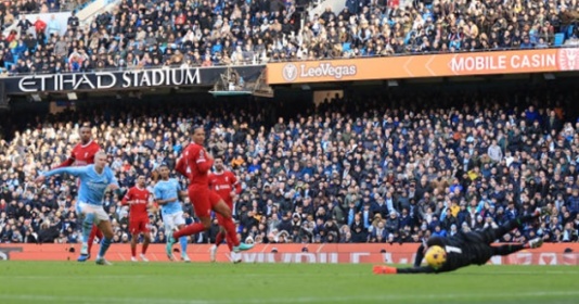 Gary Neville nêu rõ sự khác biệt giữa Man City với Liverpool | Bóng Đá