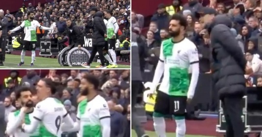 Salah gây sốc khi 'bật' Klopp ngay trên sân | Bóng Đá