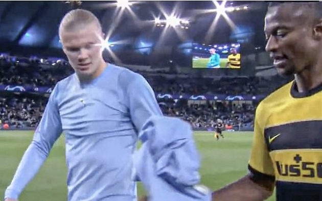 Young Boys defender Mohamed Ali Camara had the cheek to ask Erling Haaland for his shirt during the half-time break - Bóng Đá