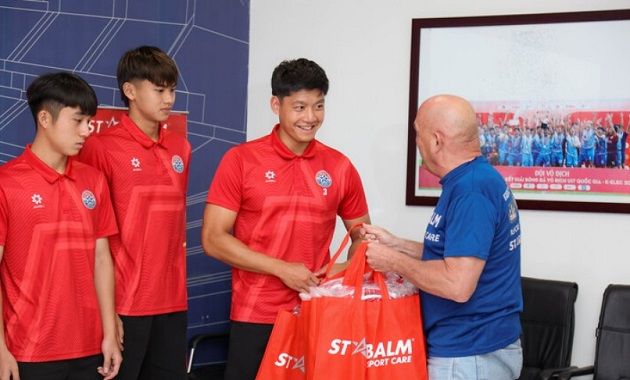 V-League bước vào khúc cua quan trọng