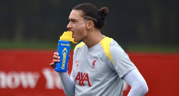 Arne Slot nói rõ thông tin Darwin Nunez xô xát với BHL Liverpool