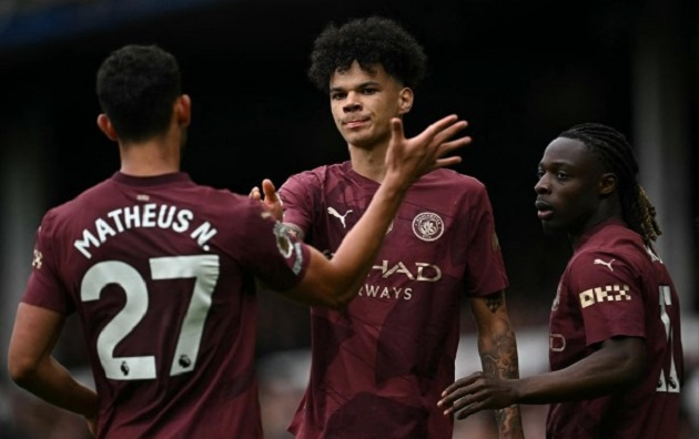 Moyes đầu hàng trước nước đi thiên tài của Pep
