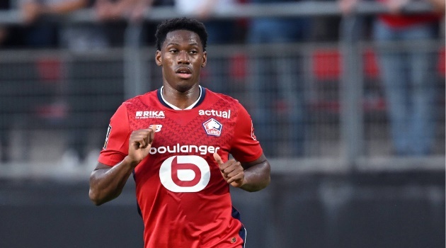 Quên Darwin Nunez đi, Jonathan David mới là tiền đạo Arsenal nên nhắm tới