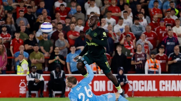 Thua trên sân nhà, Nottingham gặp khó ở cuộc đua top 5 Premier League