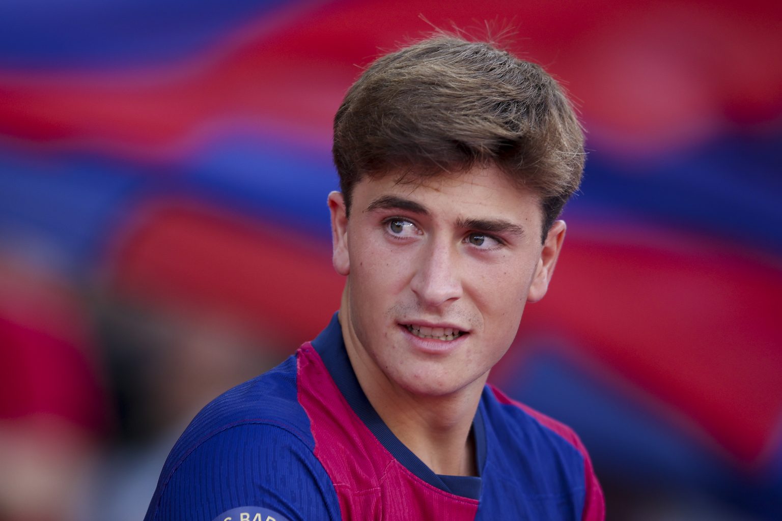 Chính thức: Tiền vệ Barcelona vắng mặt trận gặp Valladolid vì chấn thương đầu gối