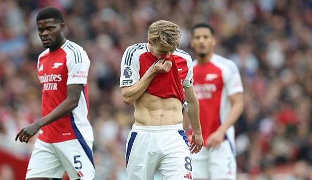Ảnh minh họa cho bài viết về Chấm điểm Arsenal 1-2 Bournemouth: "Pháo thủ" gây thất vọng; Dấu hỏi trước đại chiến