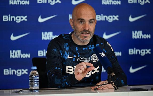 Chelsea xếp hàng chúc mừng tân vương Liverpool