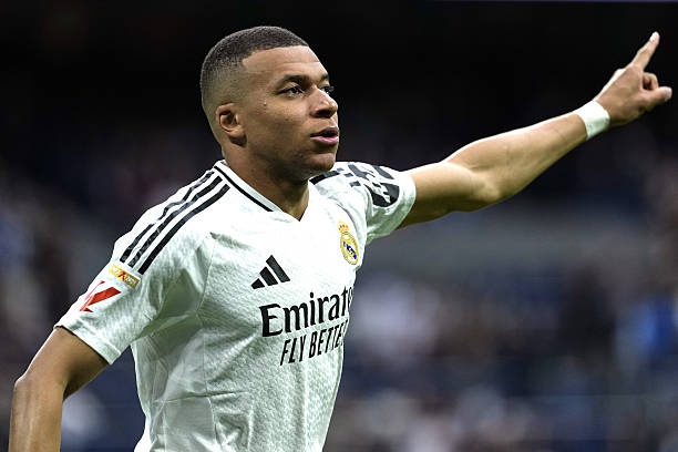 Mbappe bùng nổ, Real Madrid thắng hú vía trước Celta Vigo