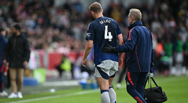 MU gục ngã trước Brentford, De Ligt dính chấn thương