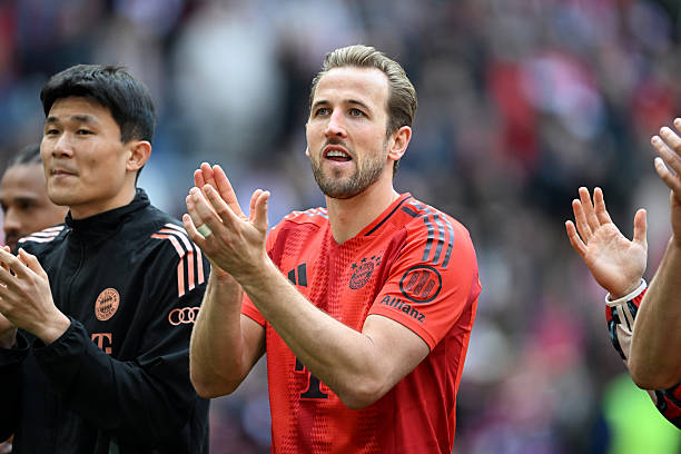 Kane ăn mừng ra sao trong ngày Bayern vô địch?