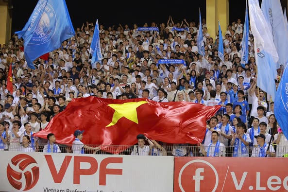 Văn Vĩ: "Sân Hàng Đẫy hôm nay giống như sân Thiên Trường"