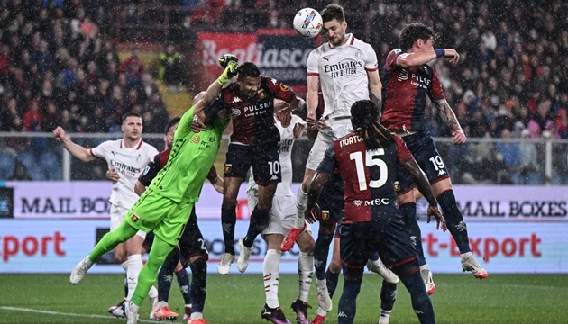 Phản lưới nhà tai hại, Genoa dâng chiến thắng cho AC Milan